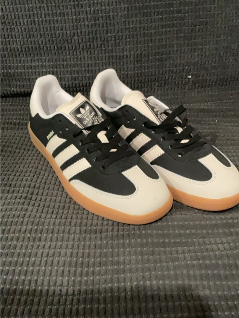adidas Sneakers
